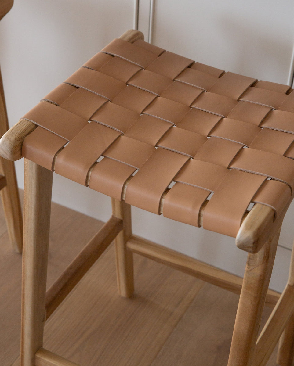 Akaka　本革スツール～Woven leather stool～ Safavieh Valria Counter Height Bar Stool | Ashley